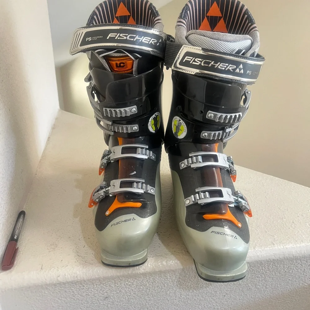 FISCHER‎ Soma MX9 Ski Boots, Size 27.5, Soma Tec